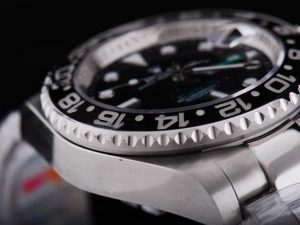 Rolex-GMT-Master-Black-Ceramic-Bezel-And-Black-Dial-Small-Calend-13_2